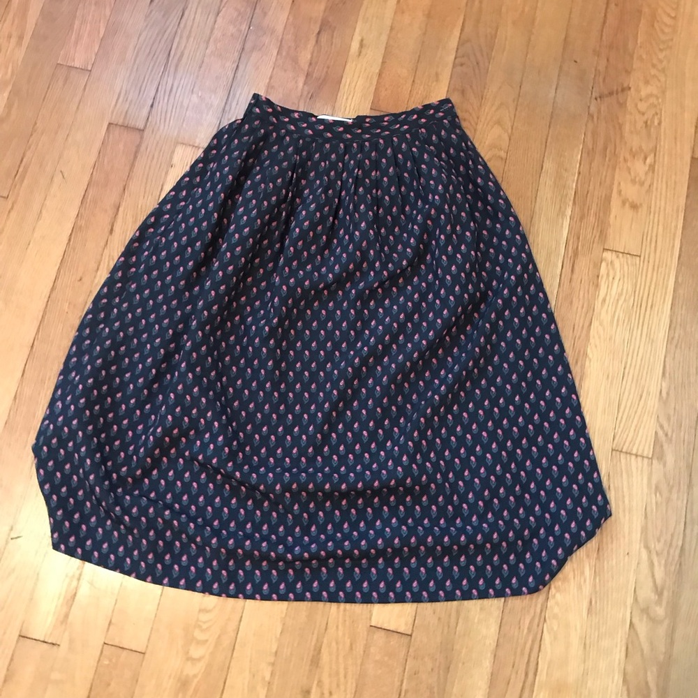 Elegant Black and Red Patterned Skirt